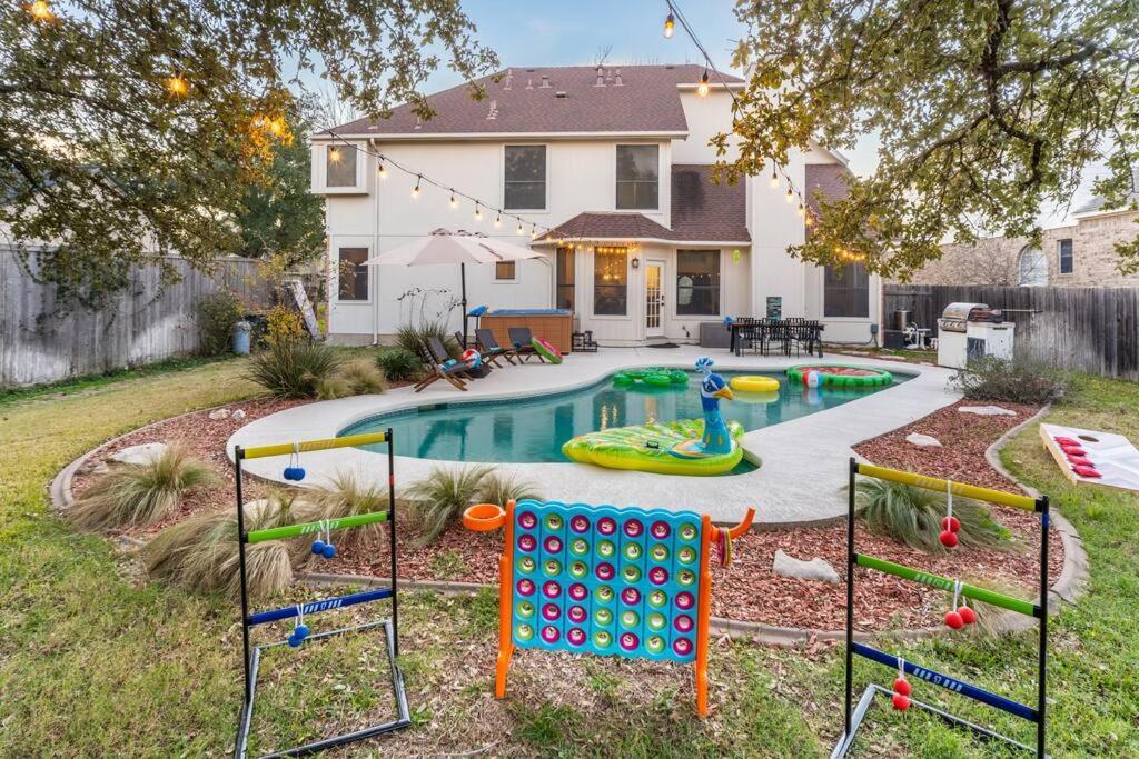 5bd 3 Ba Atx Pool Hot Tub Theater Arcade Holiday home Austin