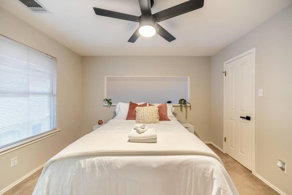 Holiday home 5bd 3 Ba Atx Pool Hot Tub Theater Arcade Austin