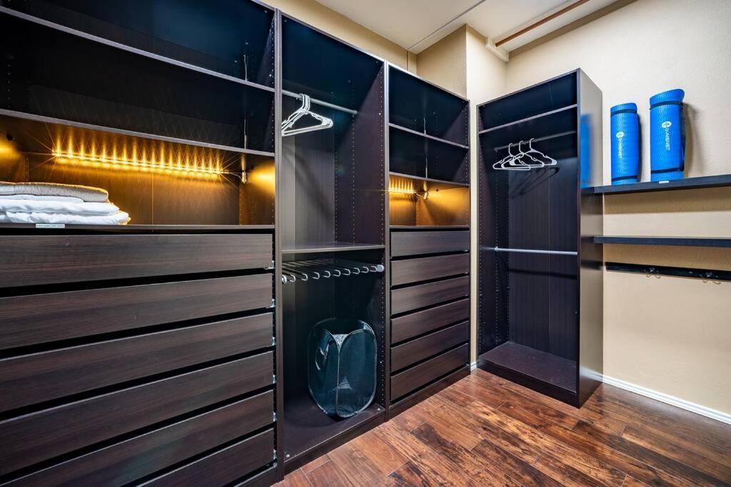 5bd 3 Ba Atx Pool Hot Tub Theater Arcade Holiday home