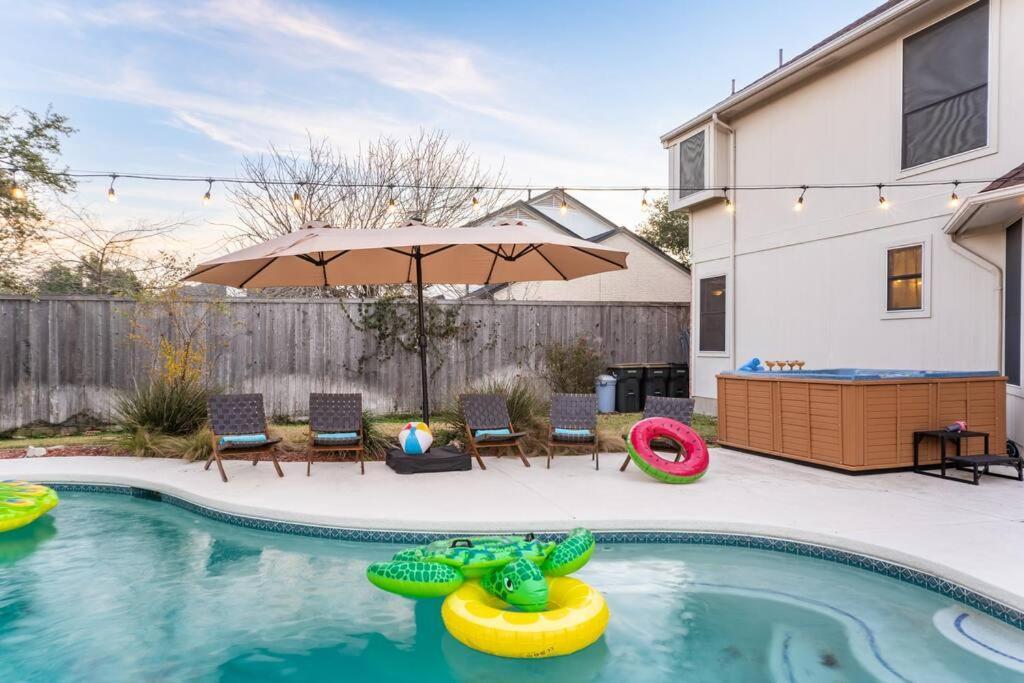 5bd 3 Ba Atx Pool Hot Tub Theater Arcade *