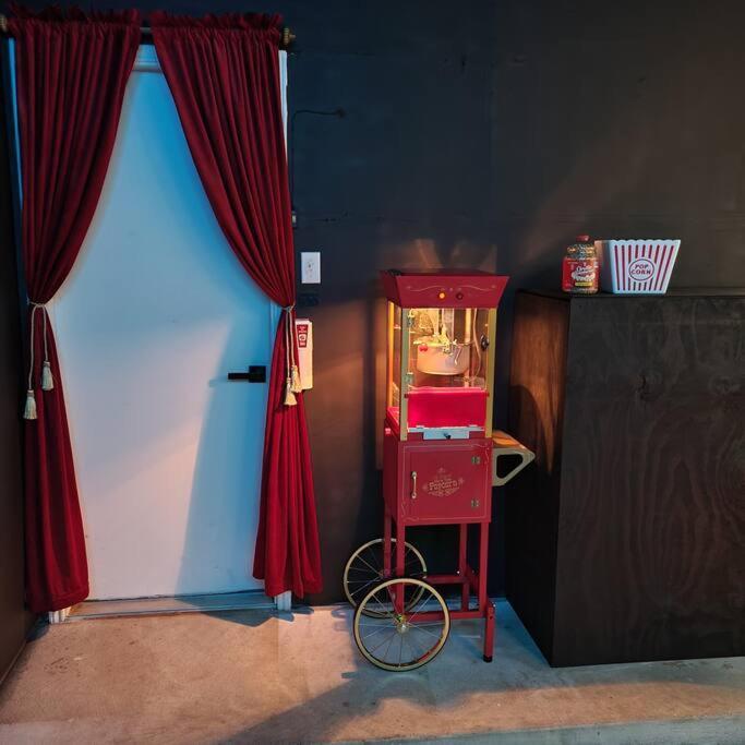 5bd 3 Ba Atx Pool Hot Tub Theater Arcade Holiday home