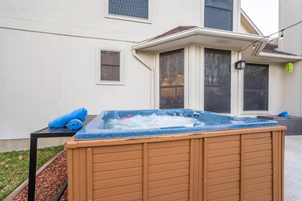5bd 3 Ba Atx Pool Hot Tub Theater Arcade Holiday home