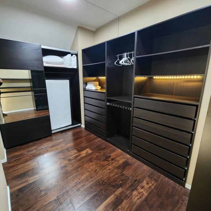 Holiday home 5bd 3 Ba Atx Pool Hot Tub Theater Arcade