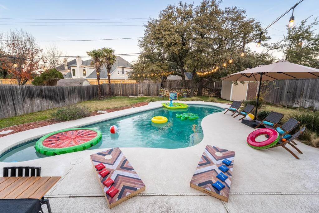Holiday home 5bd 3 Ba Atx Pool Hot Tub Theater Arcade Austin