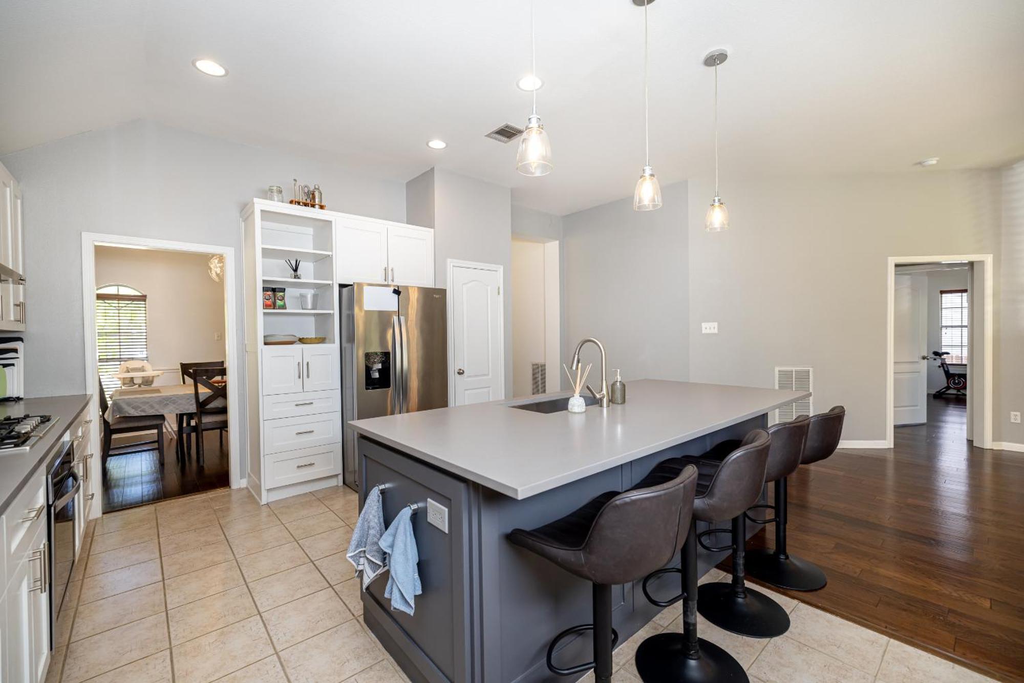 Spacious 4br Away From At Avery Ranch! *