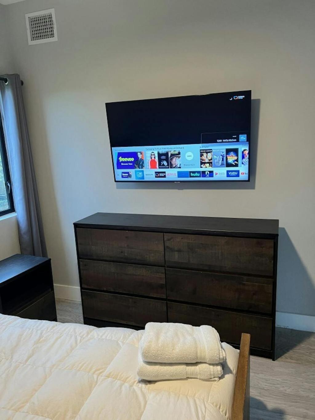 Modern 2-home Oasis W Pool & Hot Tub In Dt Holiday home
