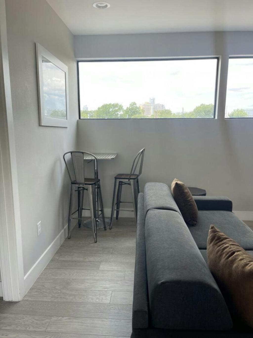 Modern 2-home Oasis W Pool & Hot Tub In Dt
