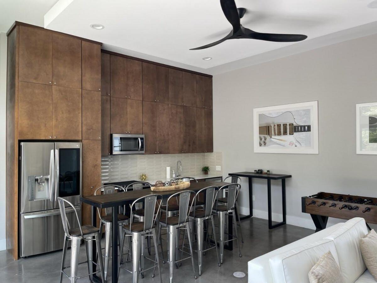 Modern 2-home Oasis W Pool & Hot Tub In Dt Holiday home Austin