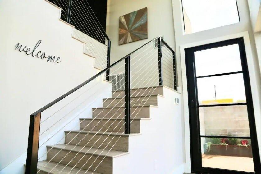 Modern 2-home Oasis W Pool & Hot Tub In Dt Holiday home *