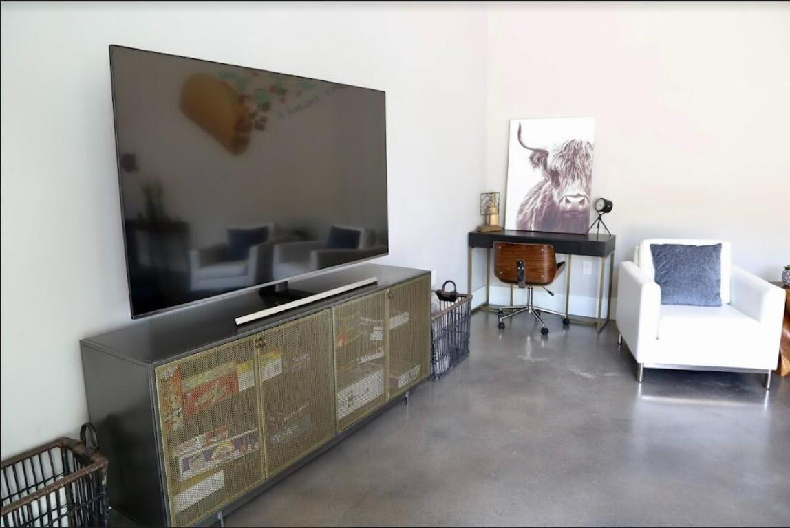 Modern 2-home Oasis W Pool & Hot Tub In Dt Holiday home Austin
