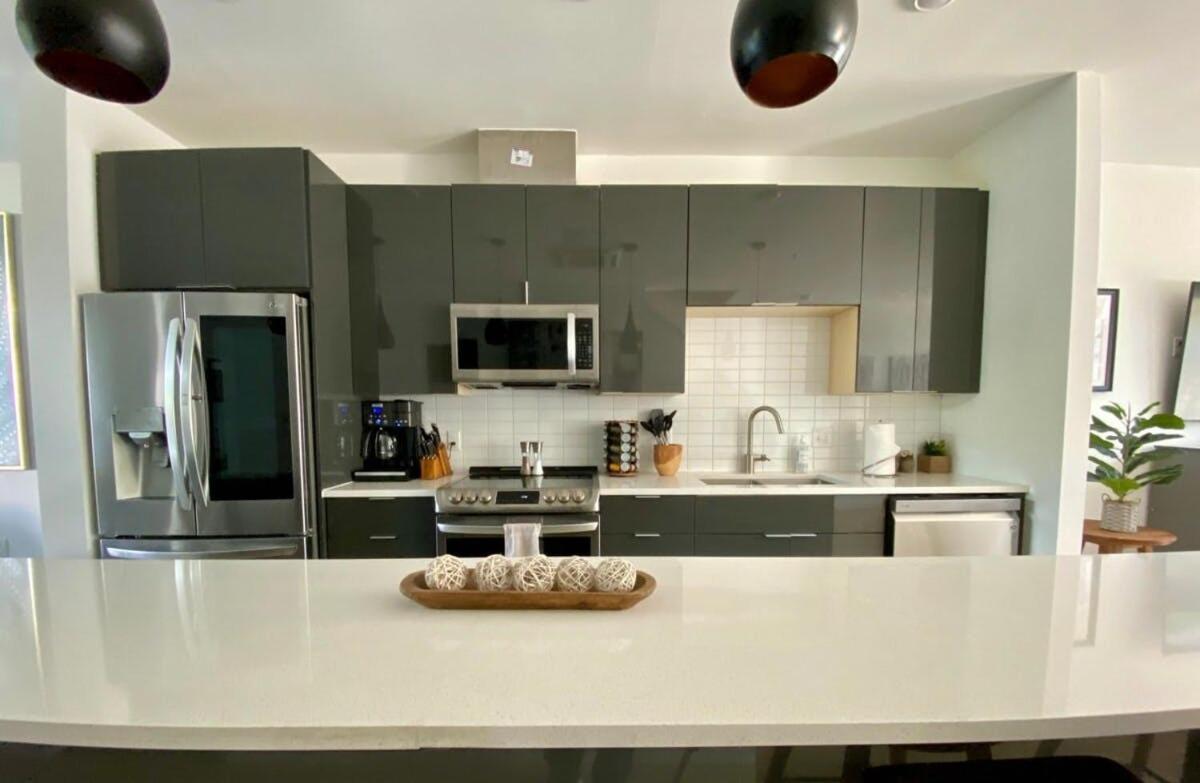 Upscale 2br W Patio, City Views, Walk To Dt * Austin
