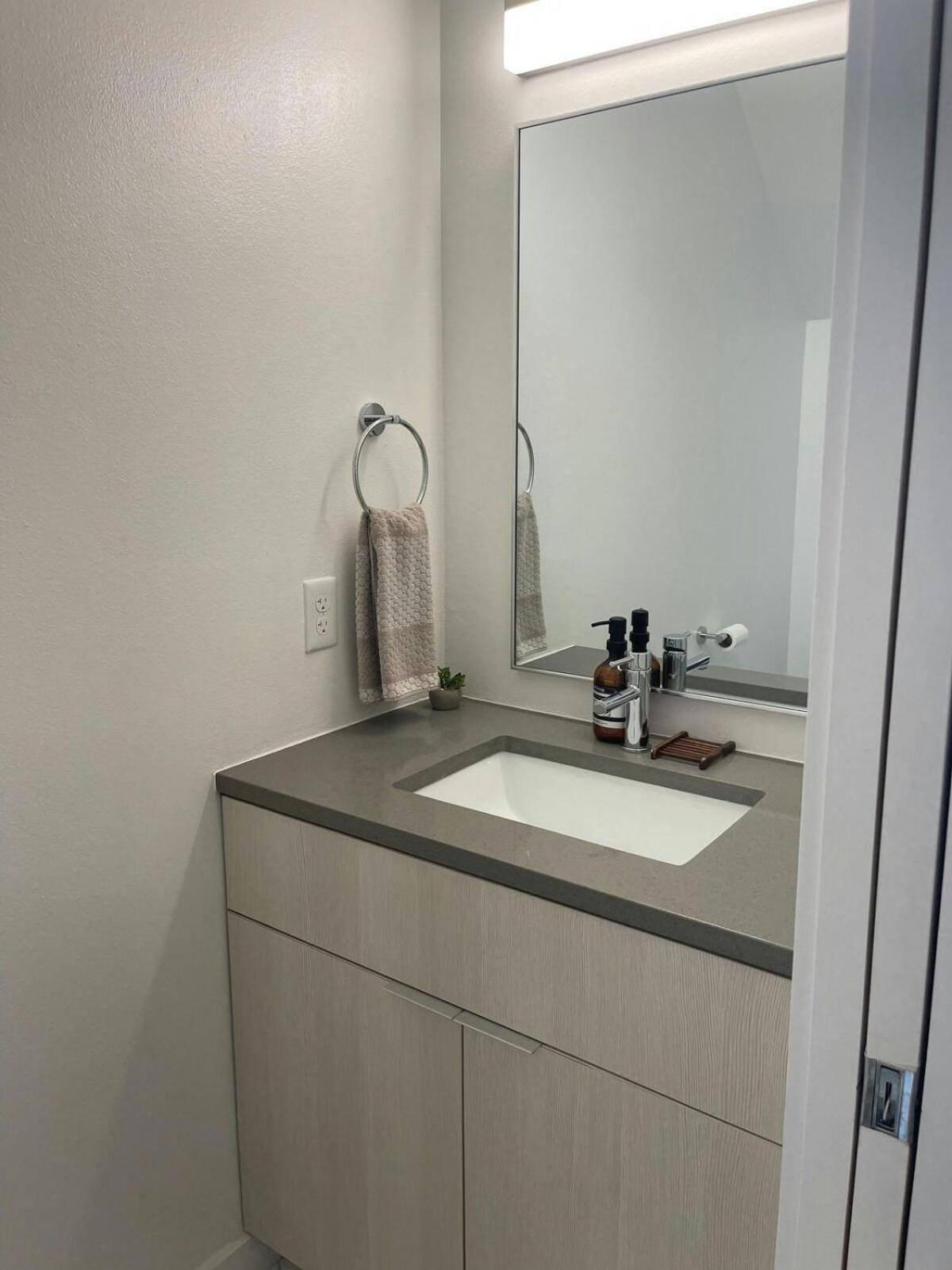 Upscale 2br W Patio, City Views, Walk To Dt