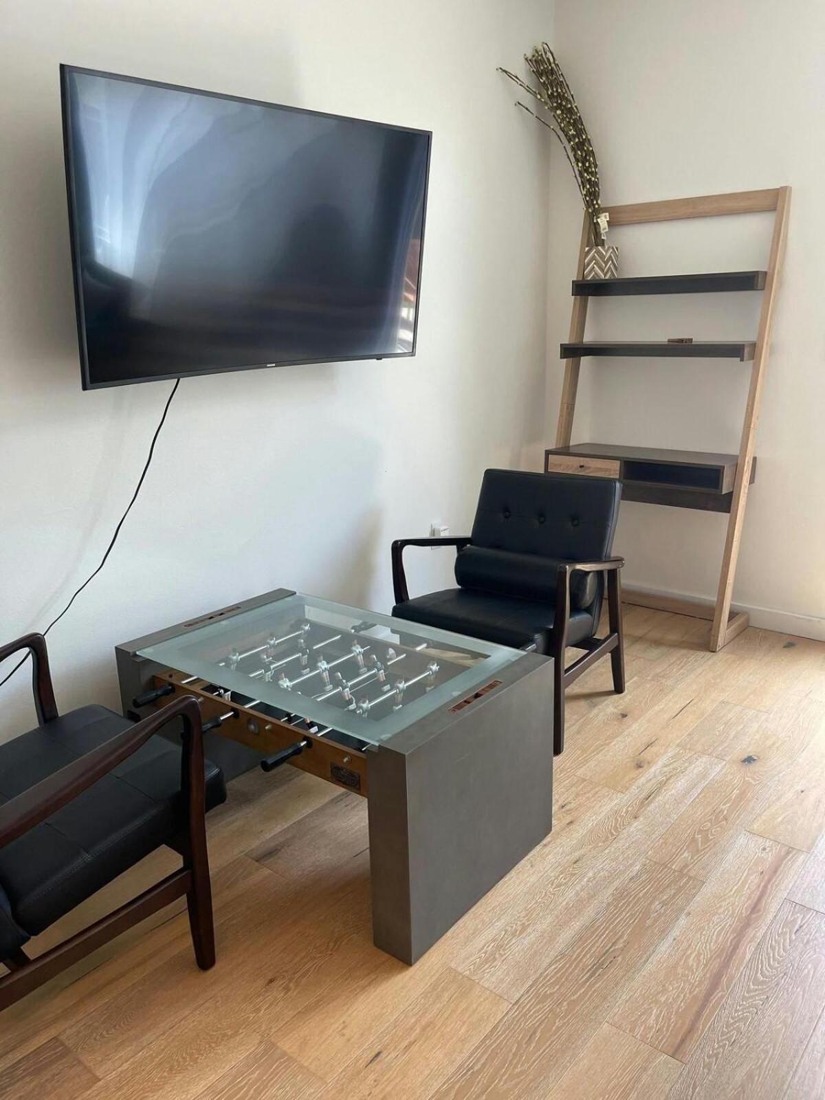Upscale 2br W Patio, City Views, Walk To Dt Apartment Austin