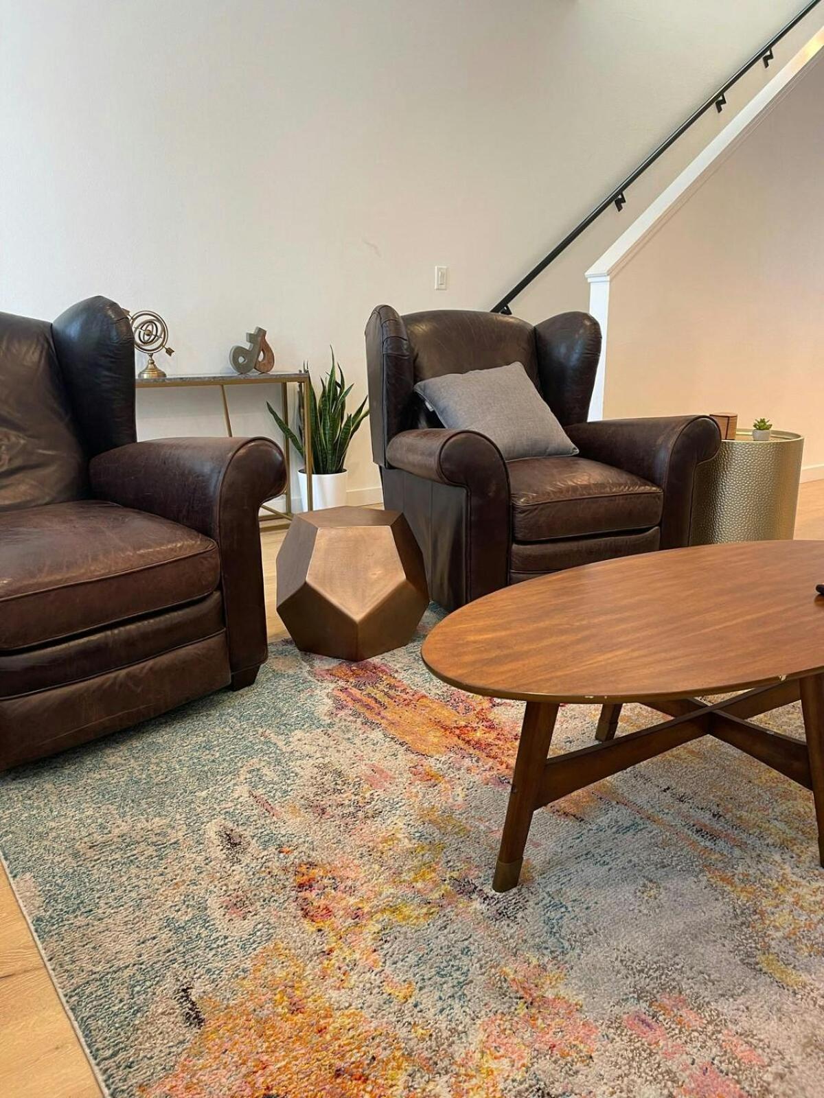 Upscale 2br W Patio, City Views, Walk To Dt