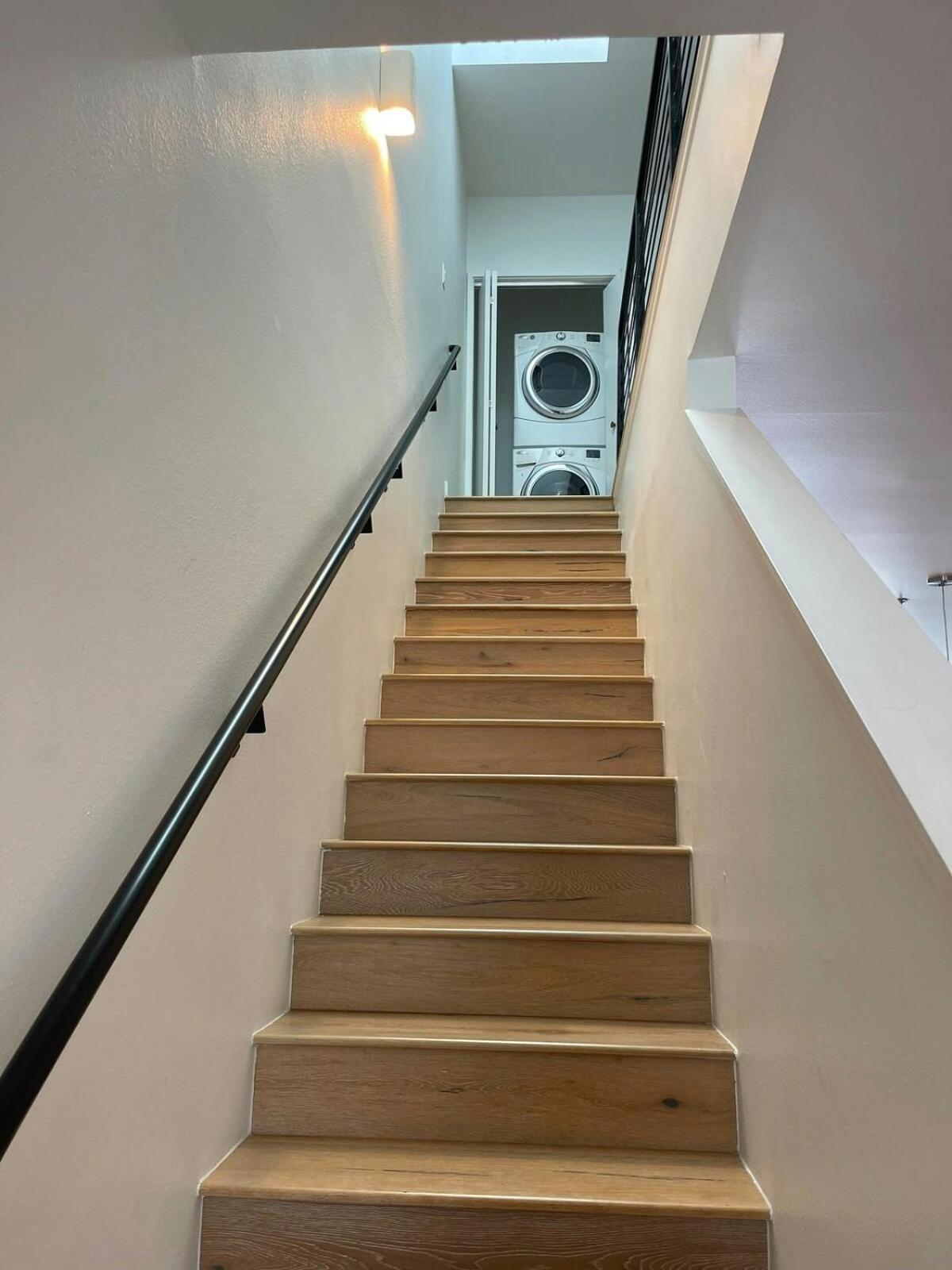 Upscale 2br W Patio, City Views, Walk To Dt Apartment *