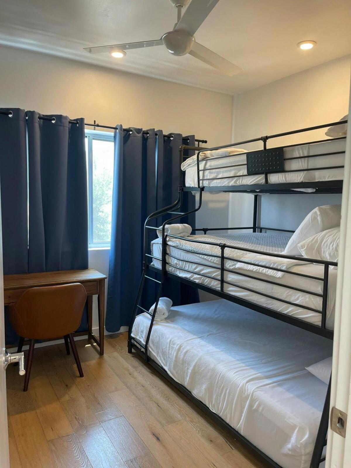Upscale 2br W Patio, City Views, Walk To Dt Apartment Austin