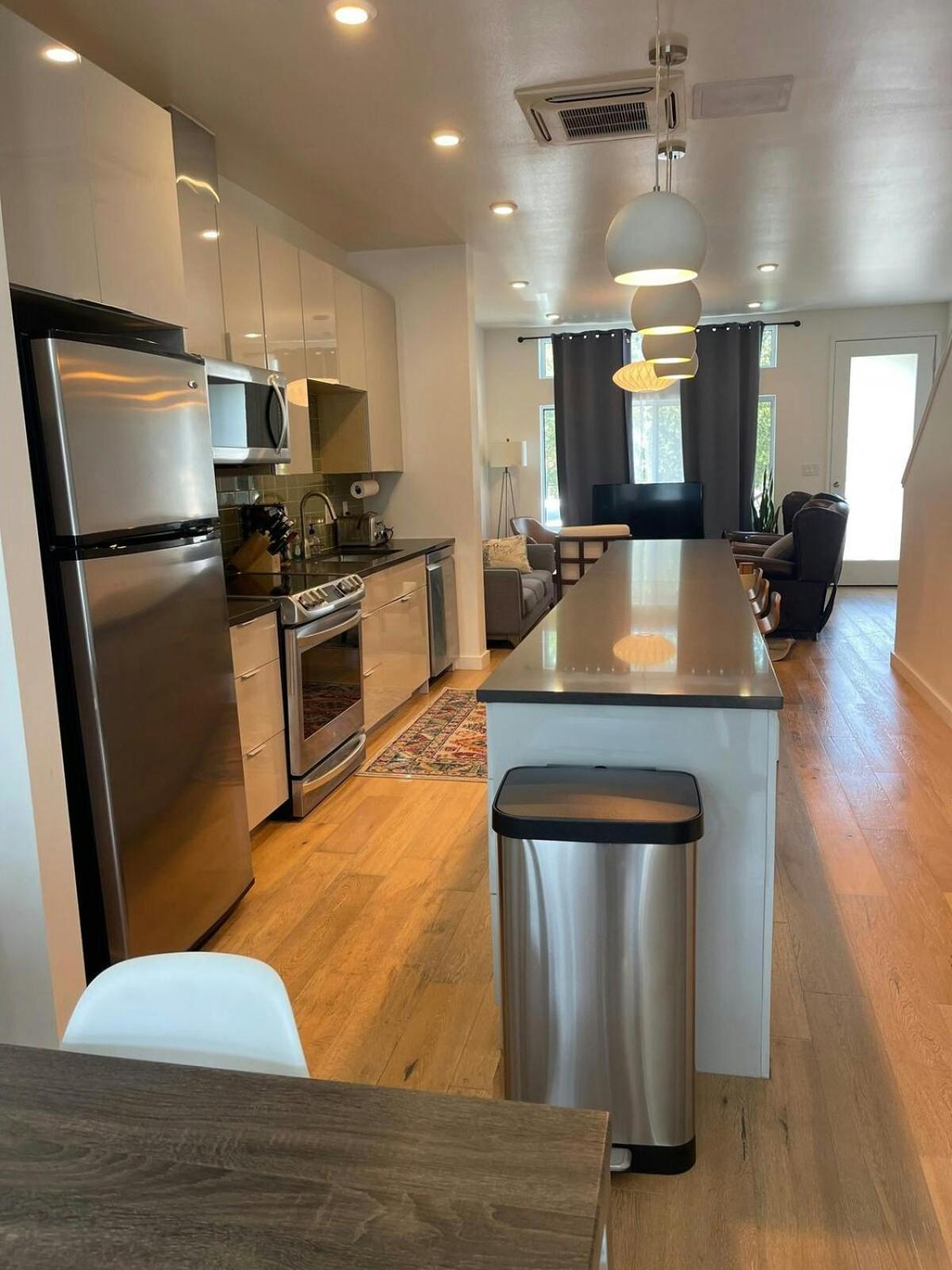 Upscale 2br W Patio, City Views, Walk To Dt