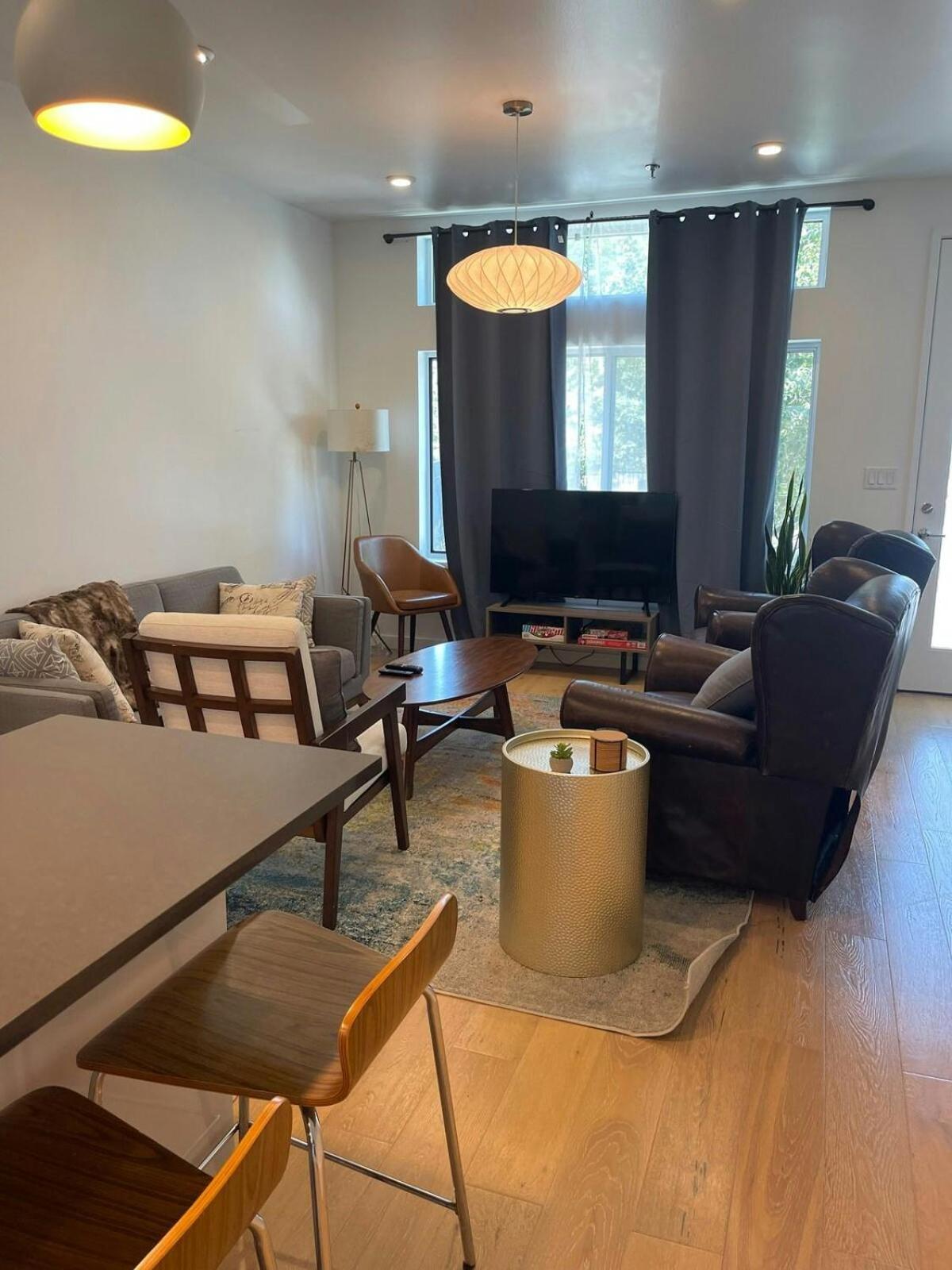 Upscale 2br W Patio, City Views, Walk To Dt Apartment Austin