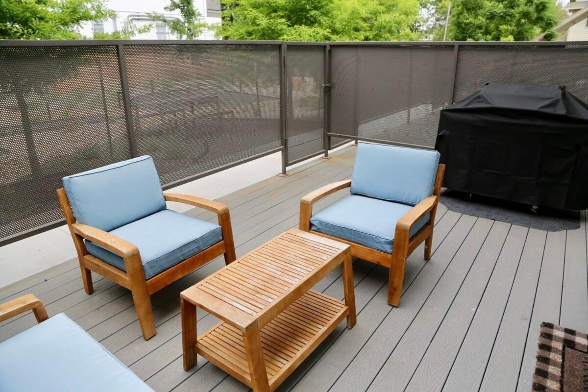 Downtown Luxury Condo: Urban Retreat With On-site Dining Austin