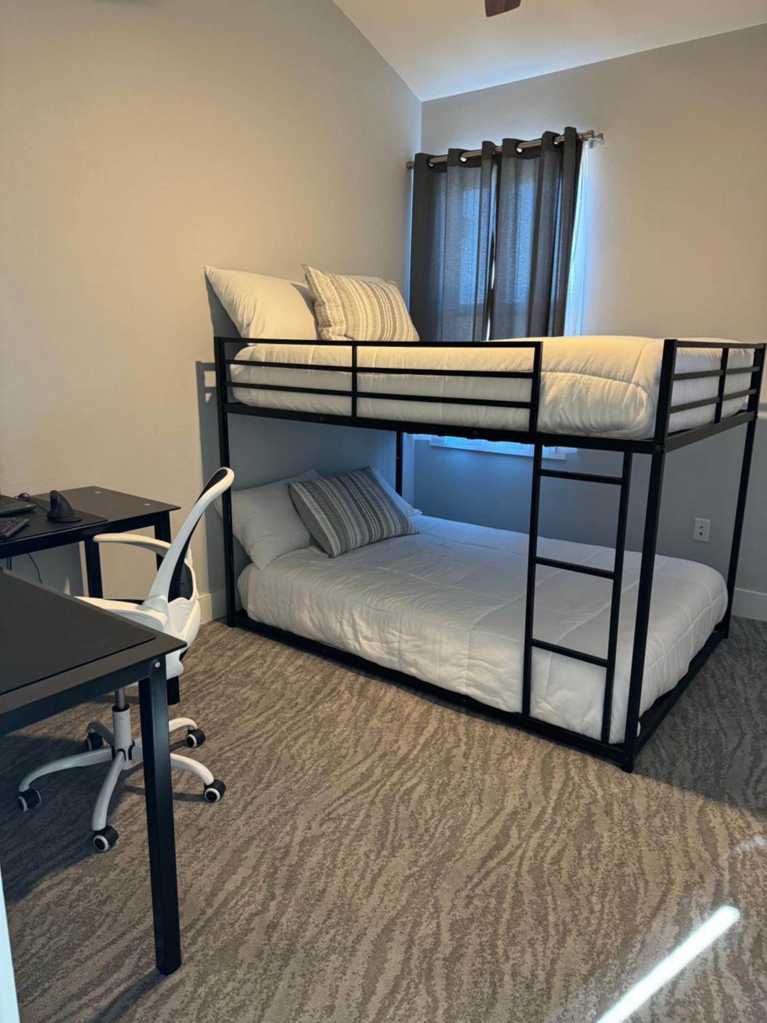 Oasis Escape Walk To And Near Boat Launch Holiday home Austin