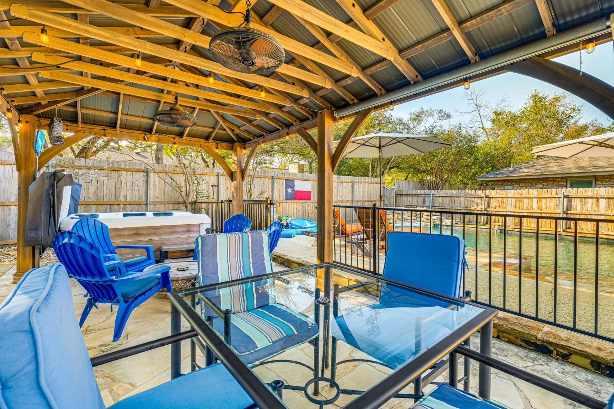 Outdoor Entertainment Space Family Austin