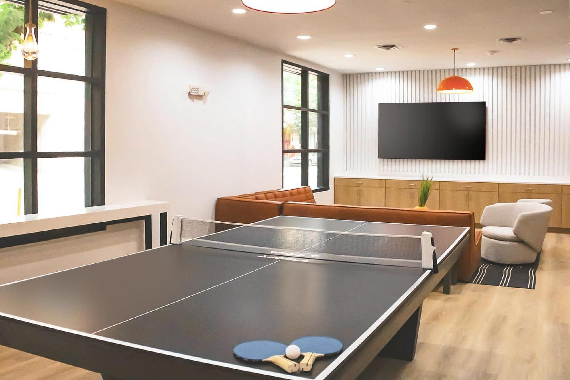 Apartment Upstay - With Pool Gym Games And Bbq