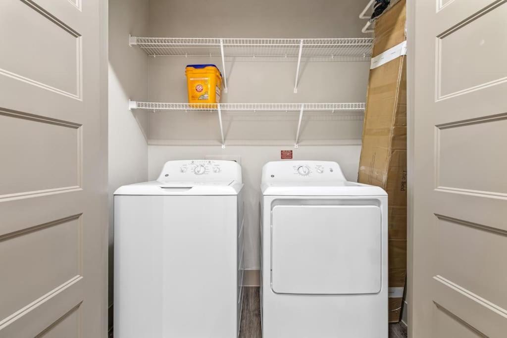 Lovely Modern 1br Kingbed Freeparking Wi-fi Apartment Austin