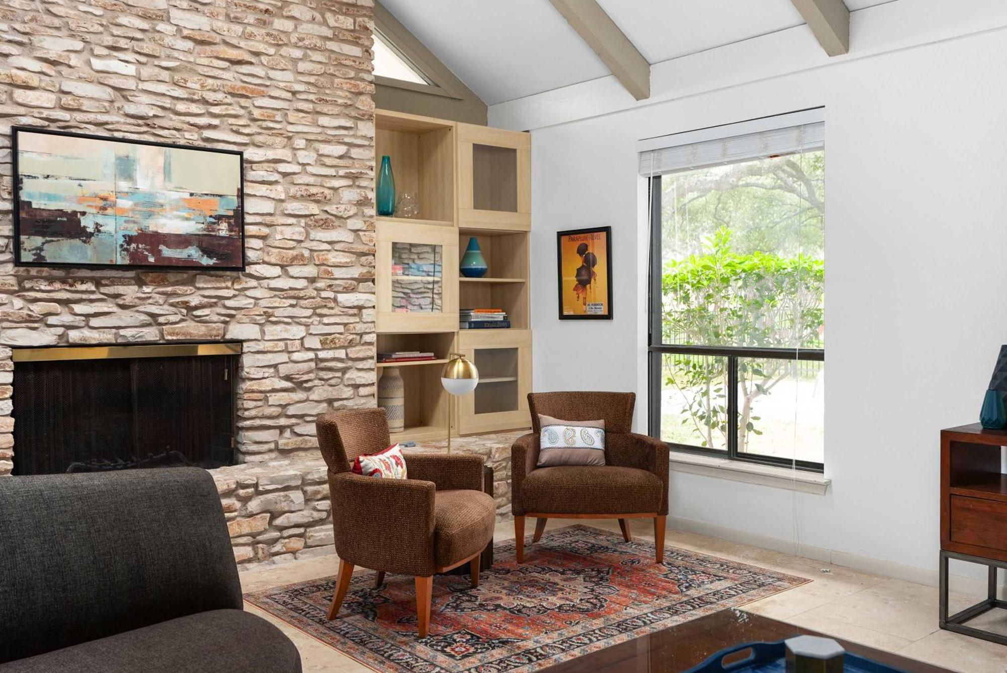 Spacious 5-bedroom Retreat In North *