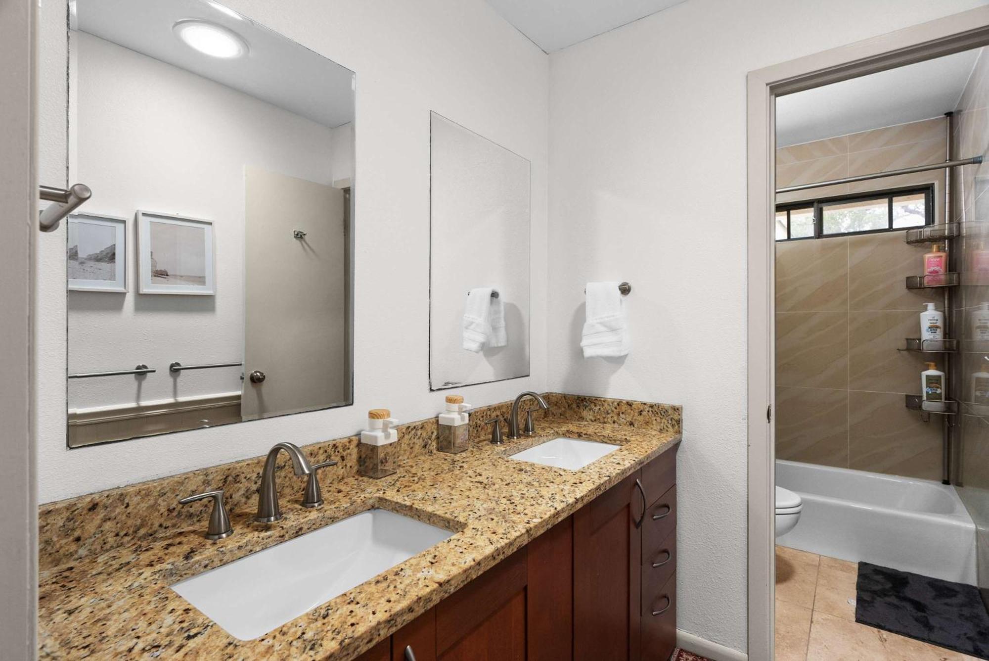 Spacious 5-bedroom Retreat In North Holiday home Austin