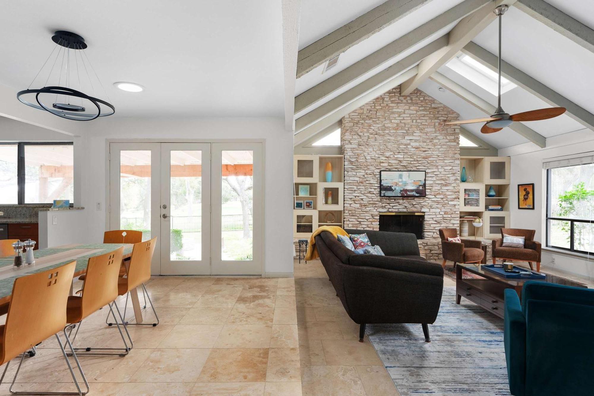 Spacious 5-bedroom Retreat In North Holiday home