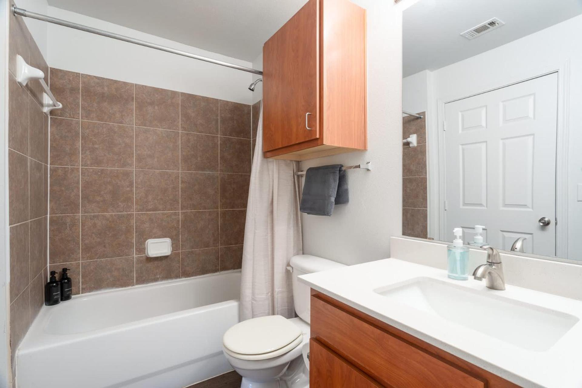 Apartment Upstay - With Pool Gym Games And Bbq Austin