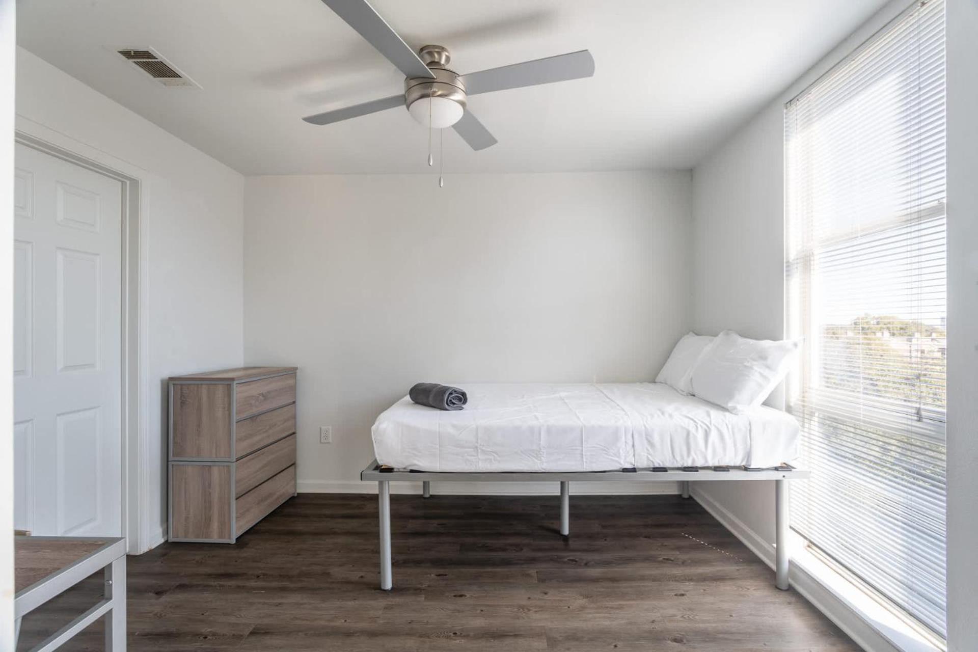 Upstay - With Pool Gym Games And Bbq Apartment