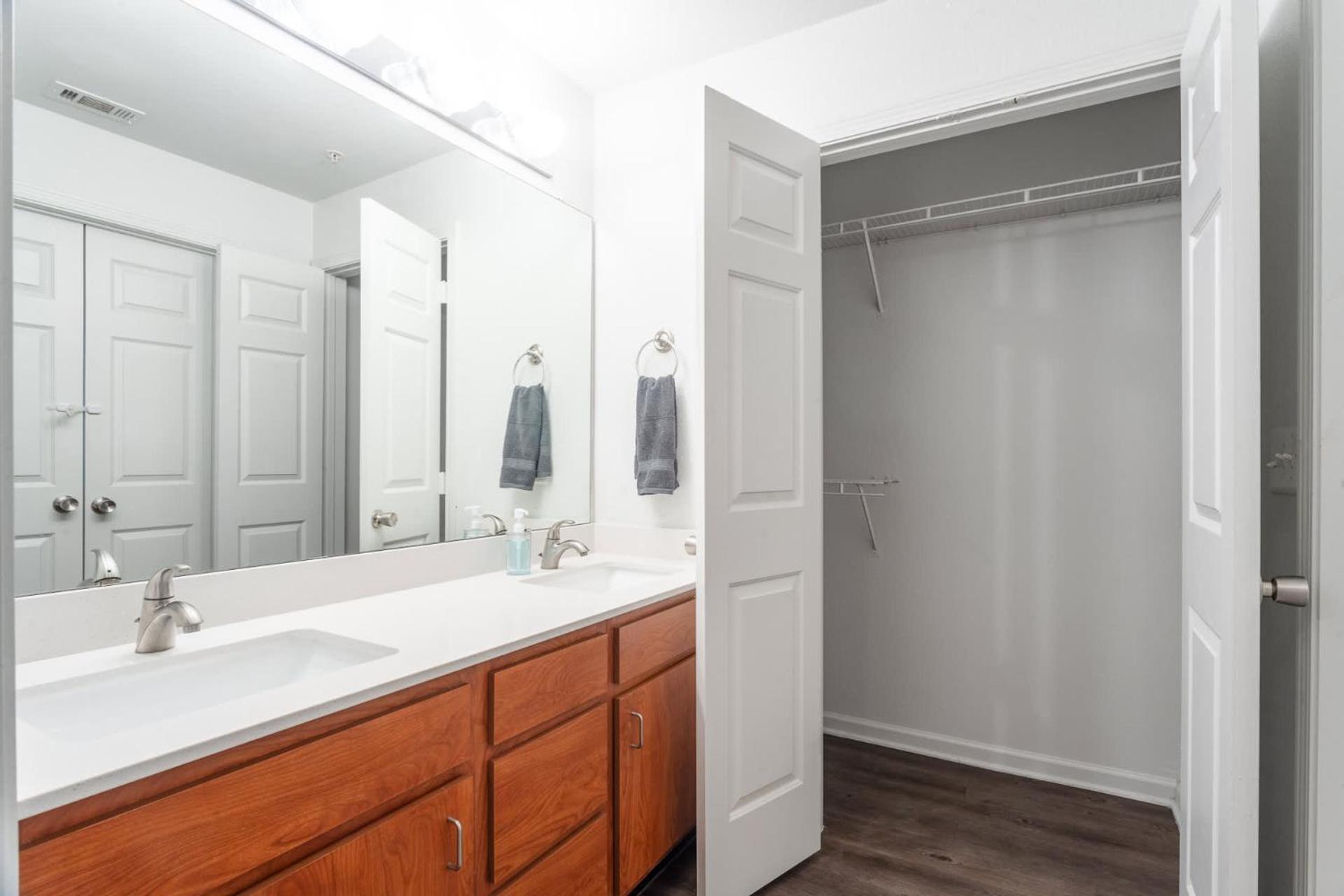 Apartment Upstay - 4br W Bbq Pool Gym And Games Austin