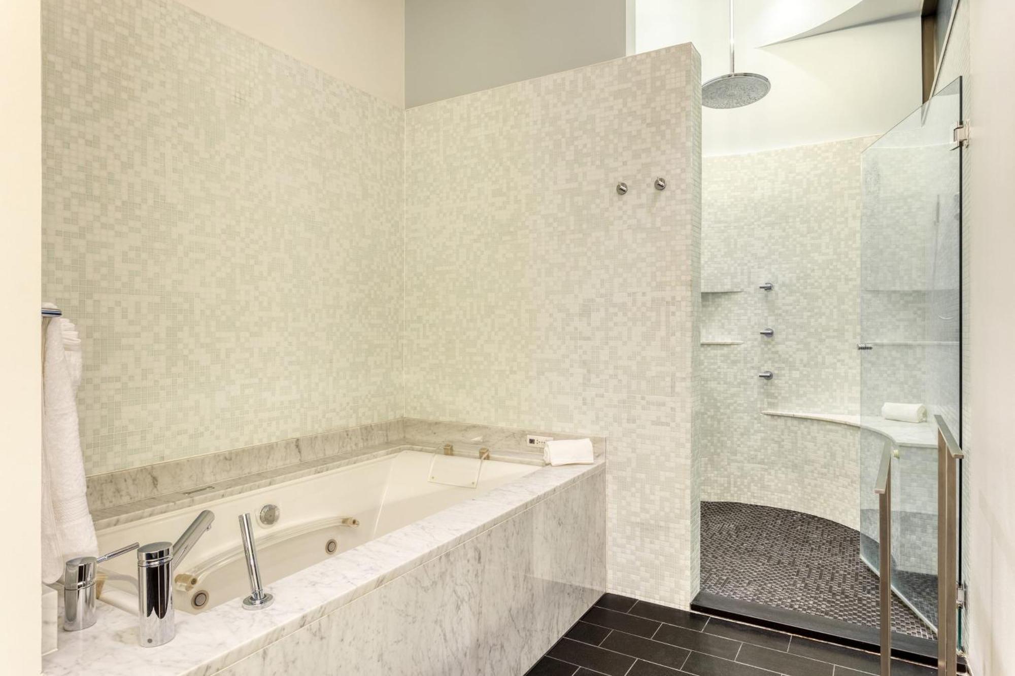 Holiday home Paramount Place By Avantstay 4 Story In Heart Of W Movie Theatre *