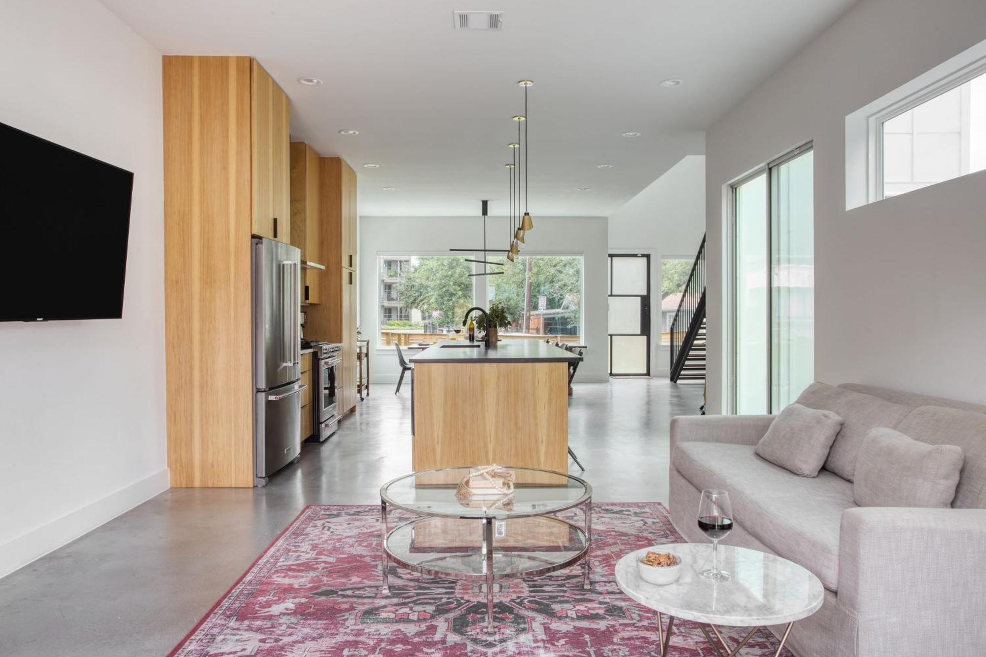 Melody By Avantstay Peloton Included Sleek Holiday home *
