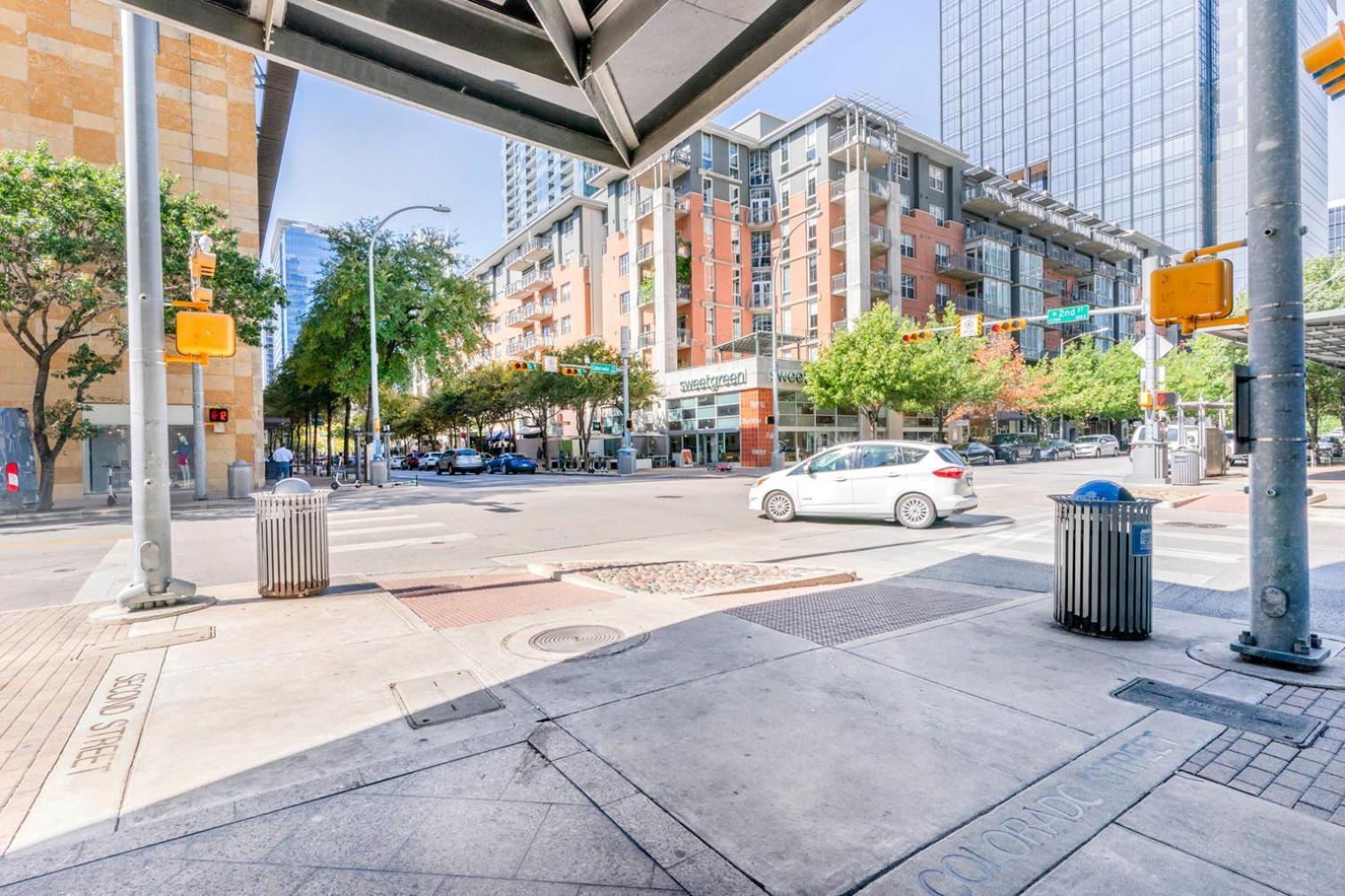 Downtown 1br W Gym Wd Deck Nr 6th St Bars Atx-10 Austin
