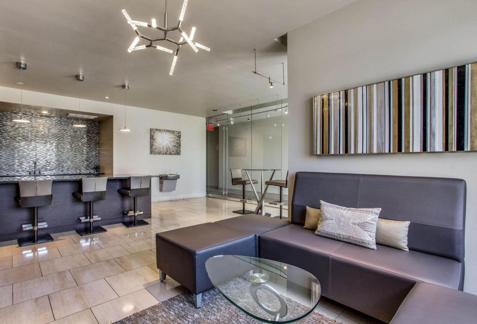 Apartment Downtown 1br W Gym Wd Deck Nr 6th St Bars Atx-10