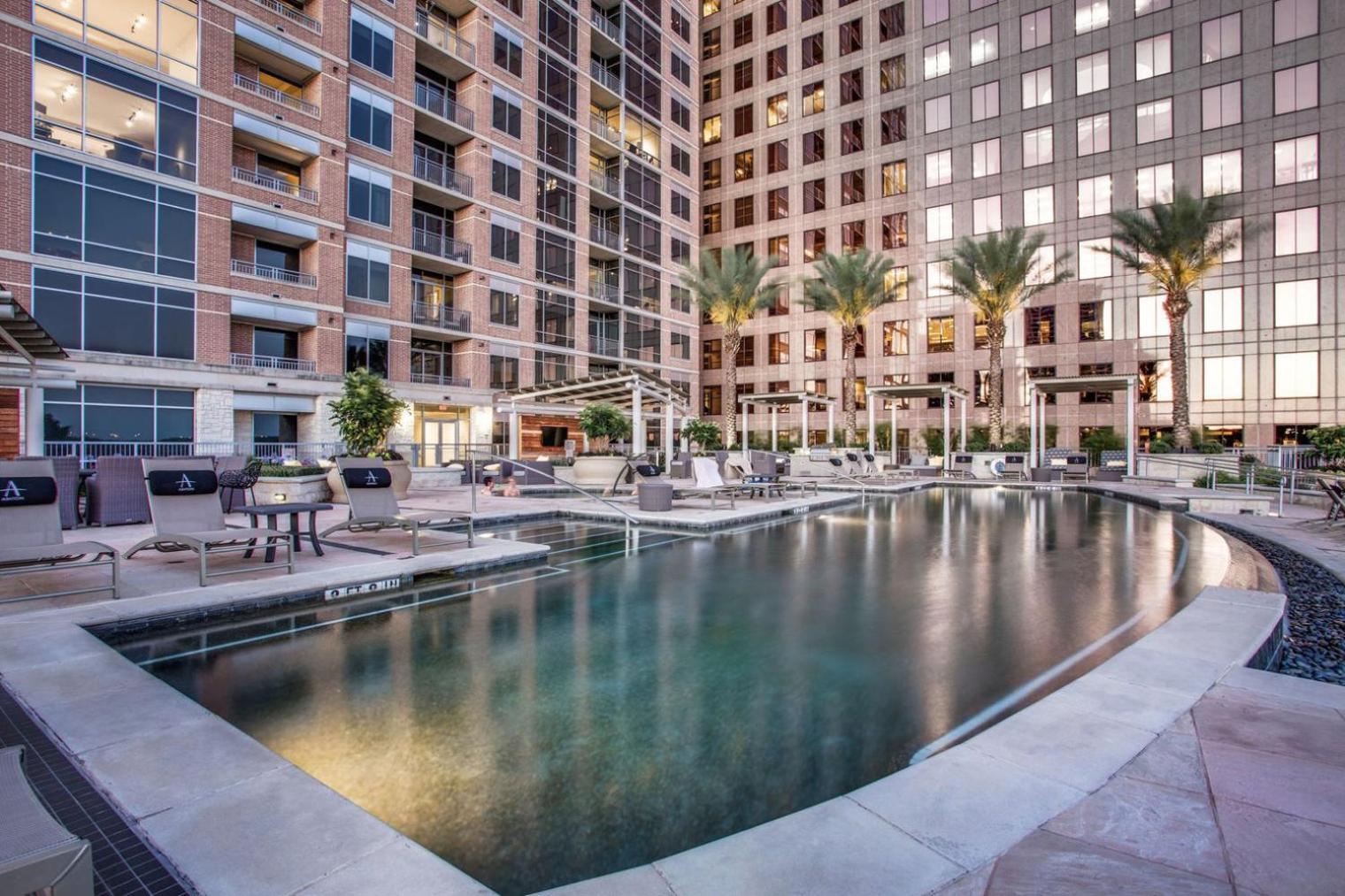 Downtown 1br W Gym Wd Deck Nr 6th St Bars Atx-10 Apartment