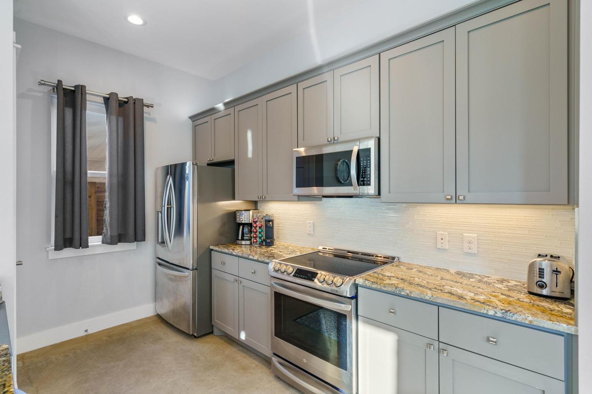 Oasis Escape Walk To And Near Boat Launch Holiday home Austin