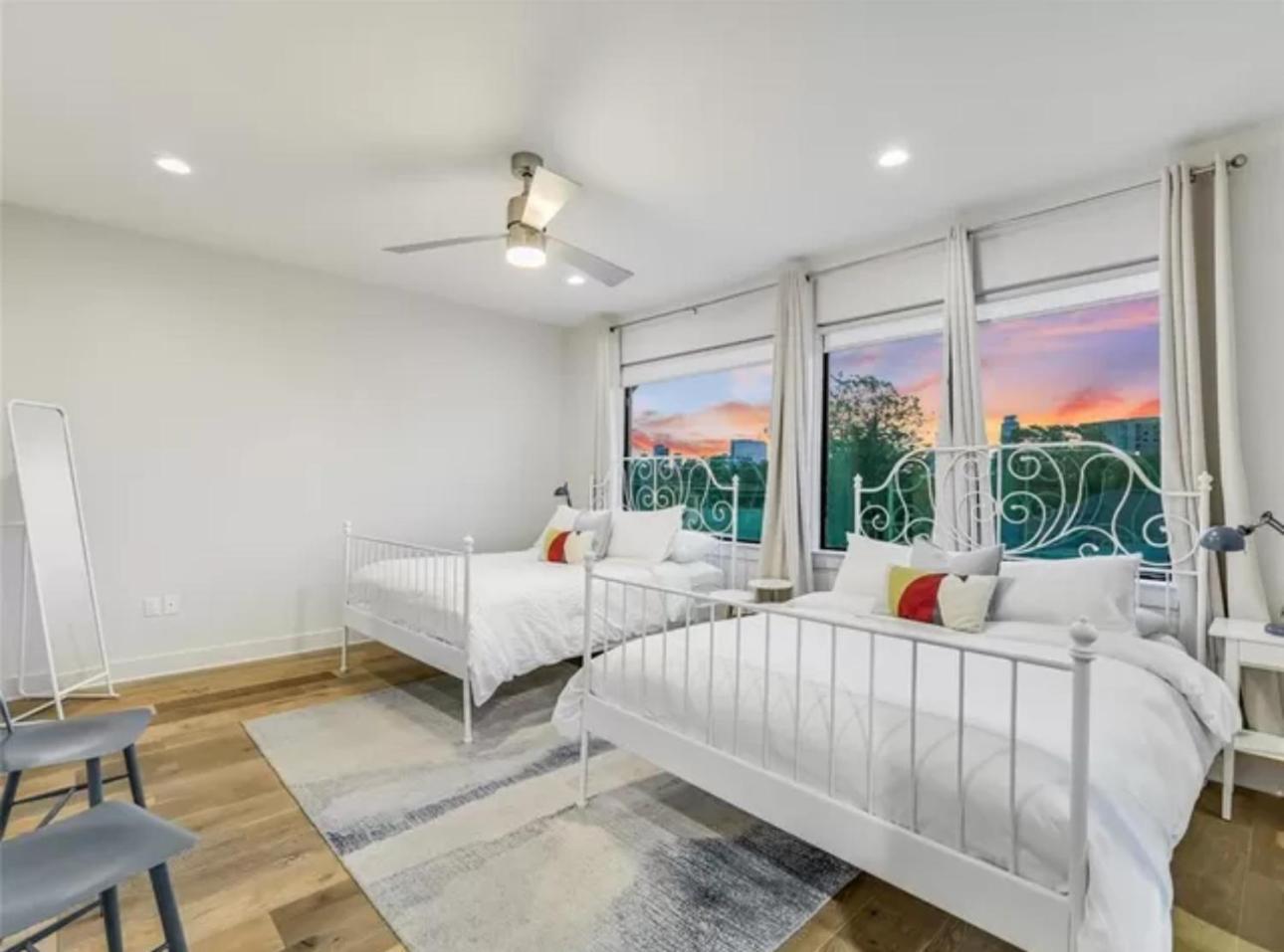 Holiday home Downtown Dream Escape With Views - Sleeps 12