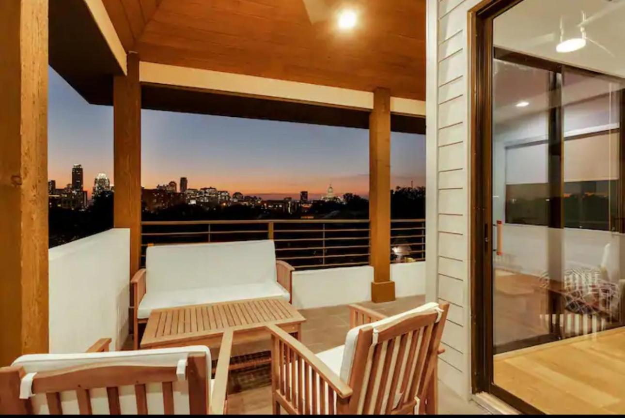 Downtown Dream Escape With Views - Sleeps 12 *