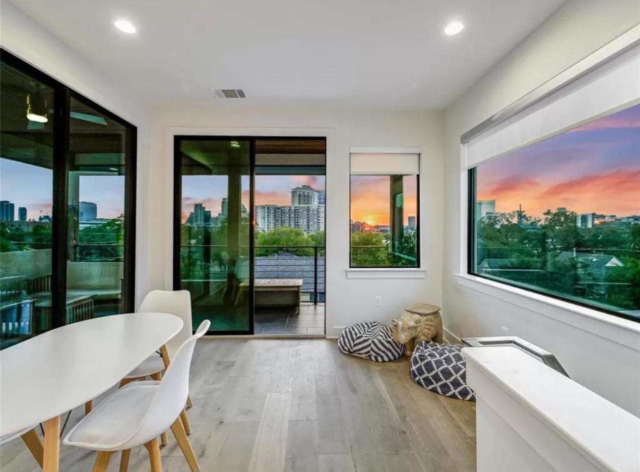 Downtown Dream Escape With Views - Sleeps 12 Holiday home *