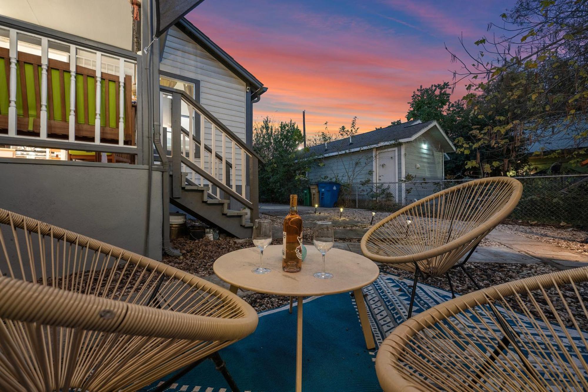 Stylish, Artsy Eastside Holiday home Austin