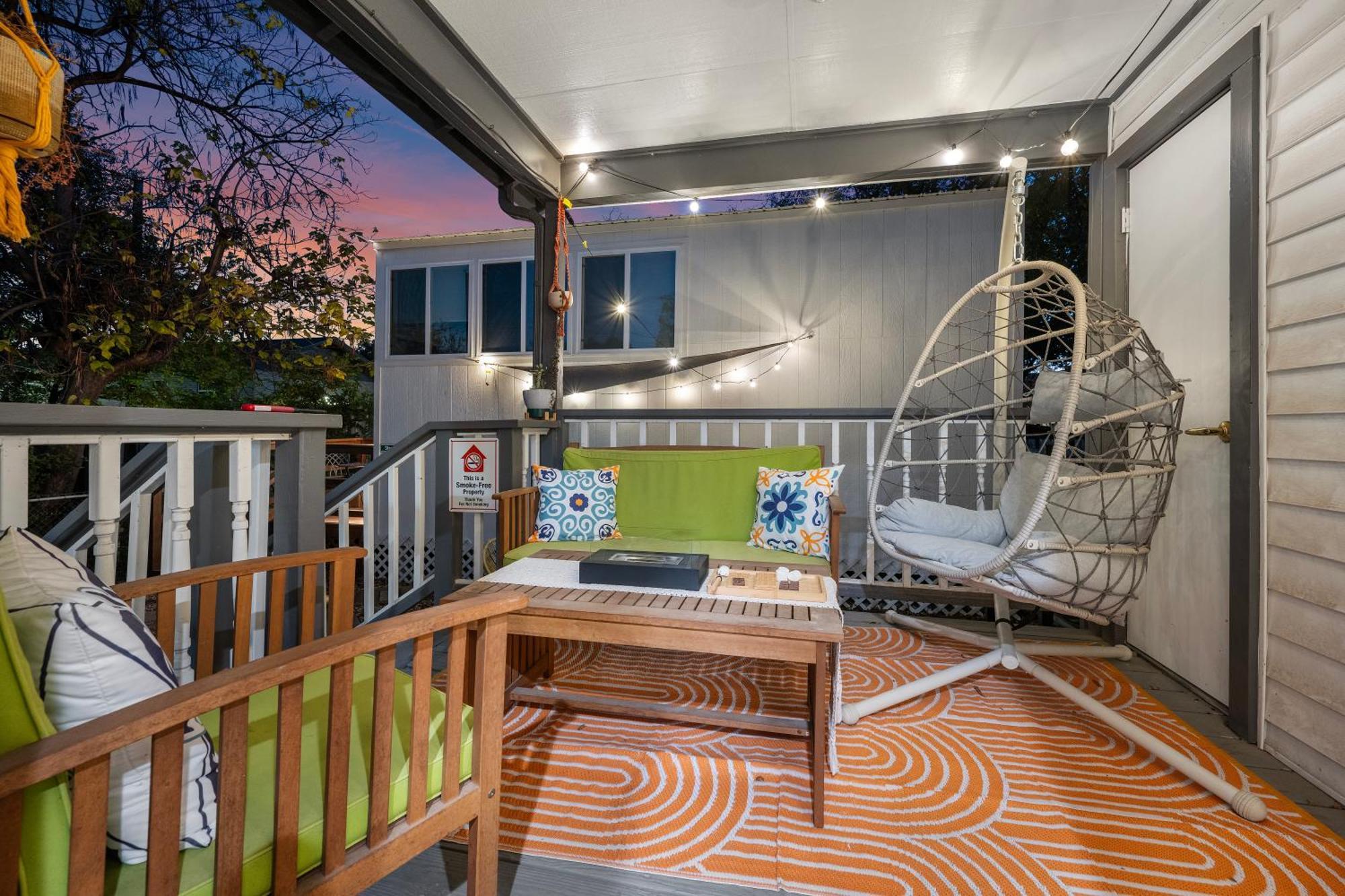Stylish, Artsy Eastside Holiday home *