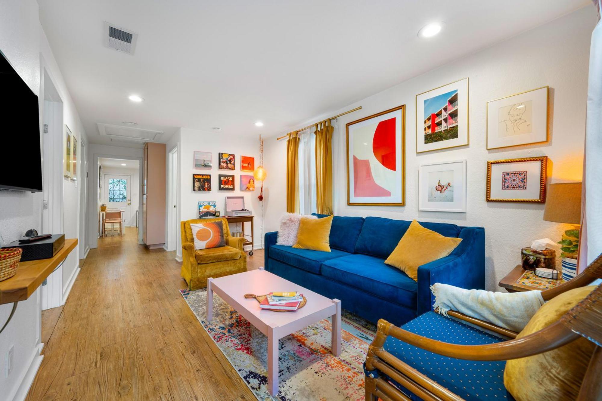 Stylish, Artsy Eastside Holiday home Austin
