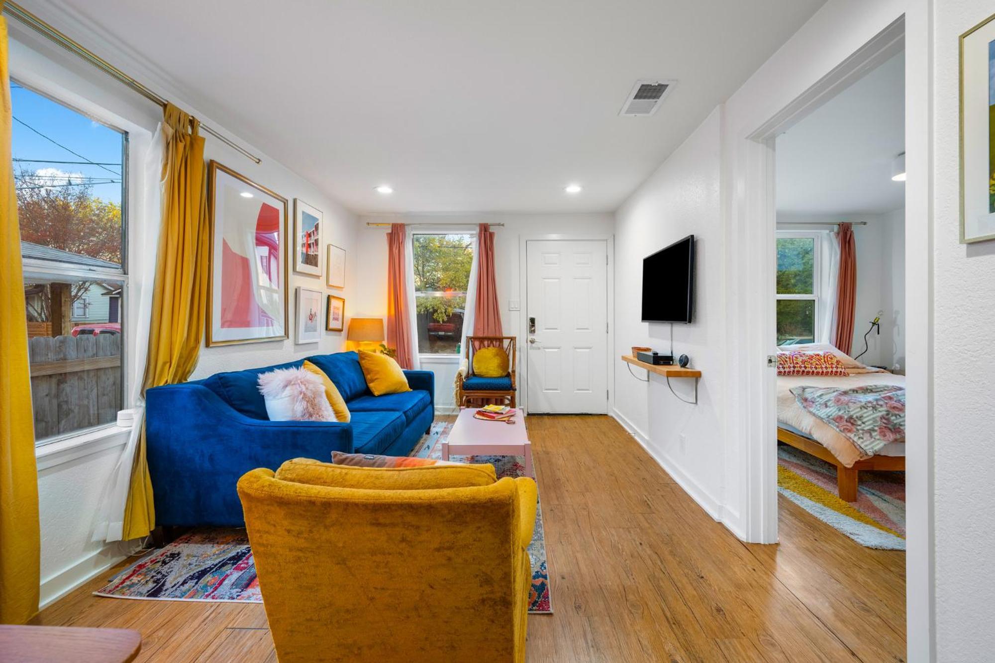 Stylish, Artsy Eastside Holiday home Austin