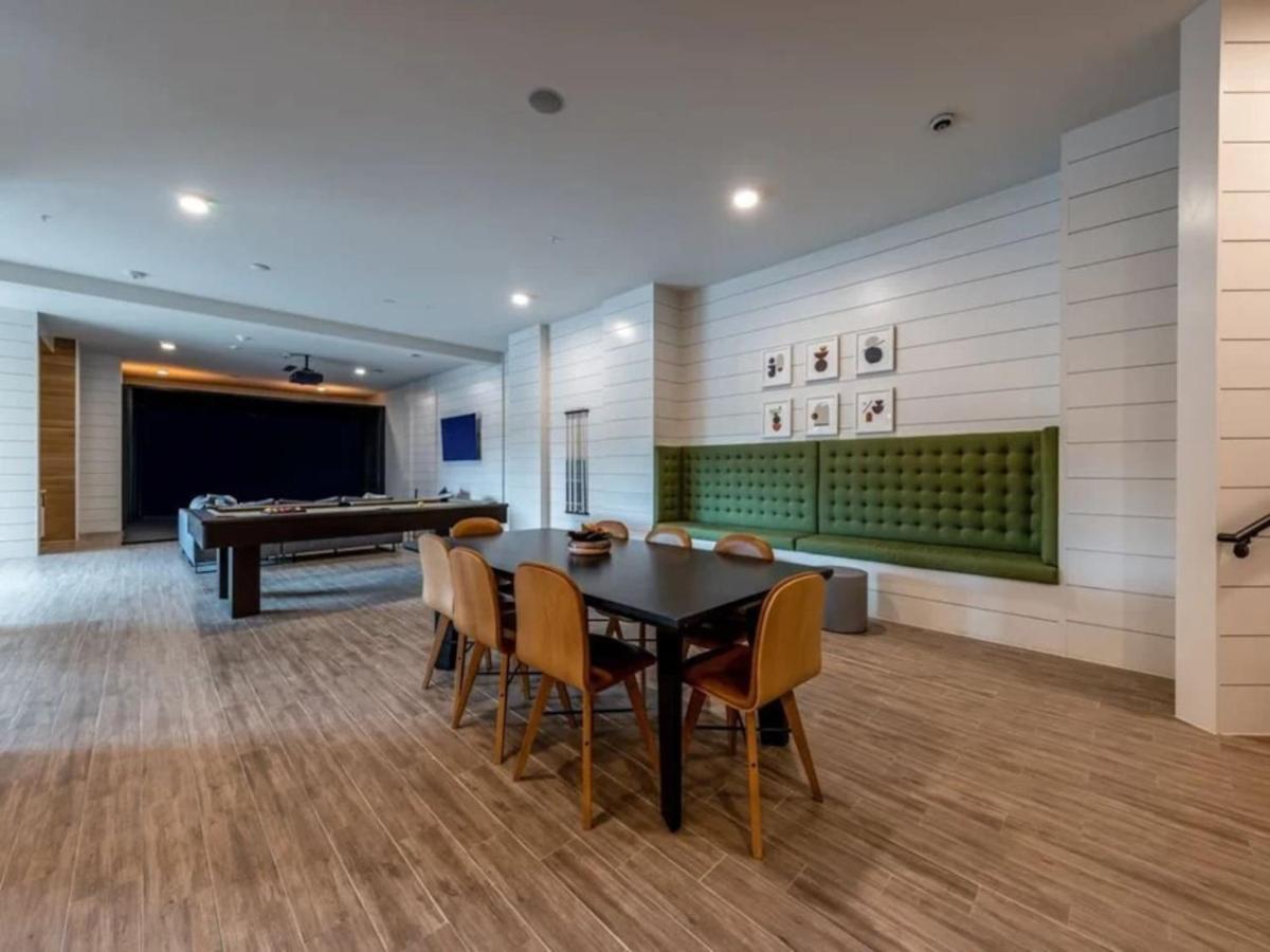Luxurious New Unit 1bd1ba Pool, Golf Sim