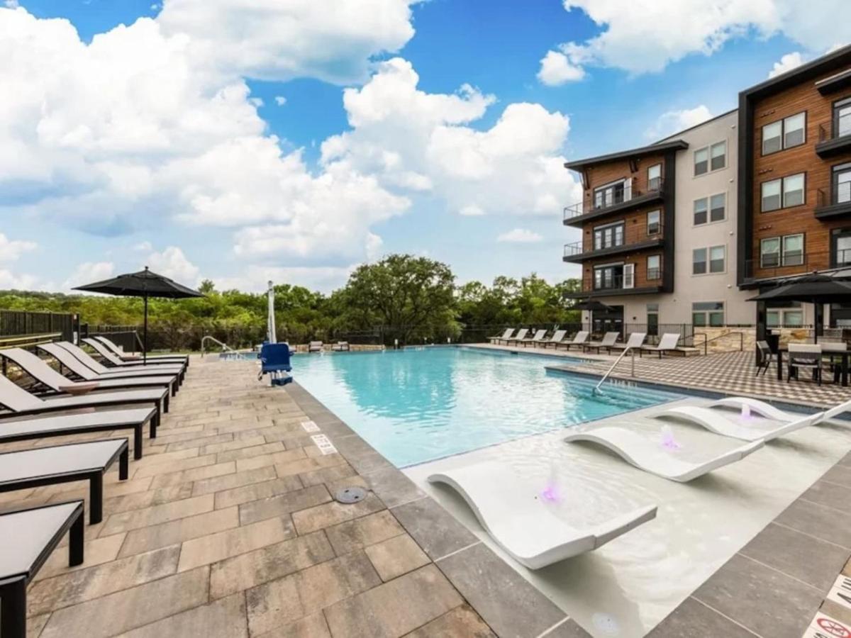 Apartment Luxurious New Unit 1bd1ba Pool, Golf Sim *