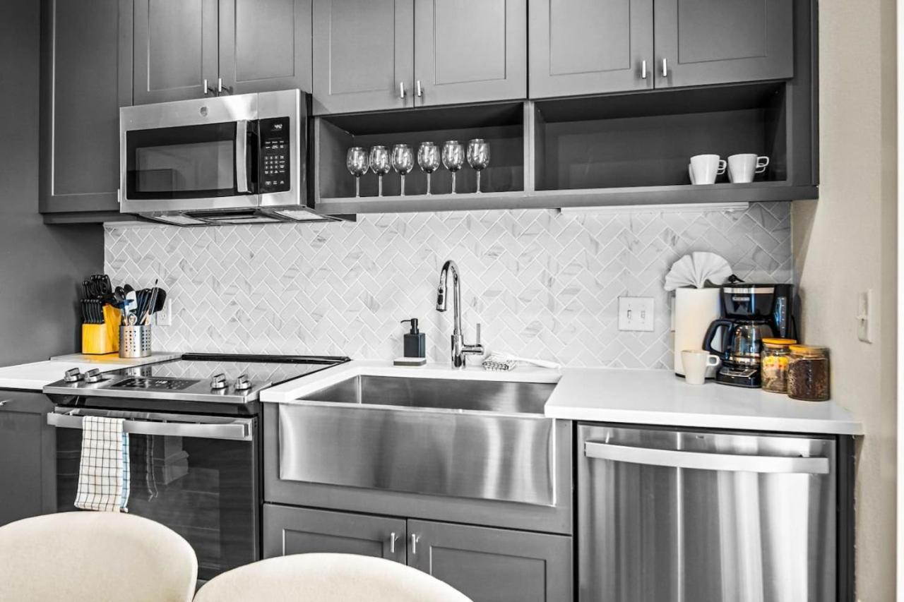Luxurious New Unit 1bd1ba Pool, Golf Sim *