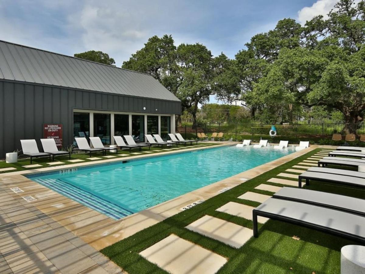 Luxurious New Unit 1bd1ba Pool, Golf Sim